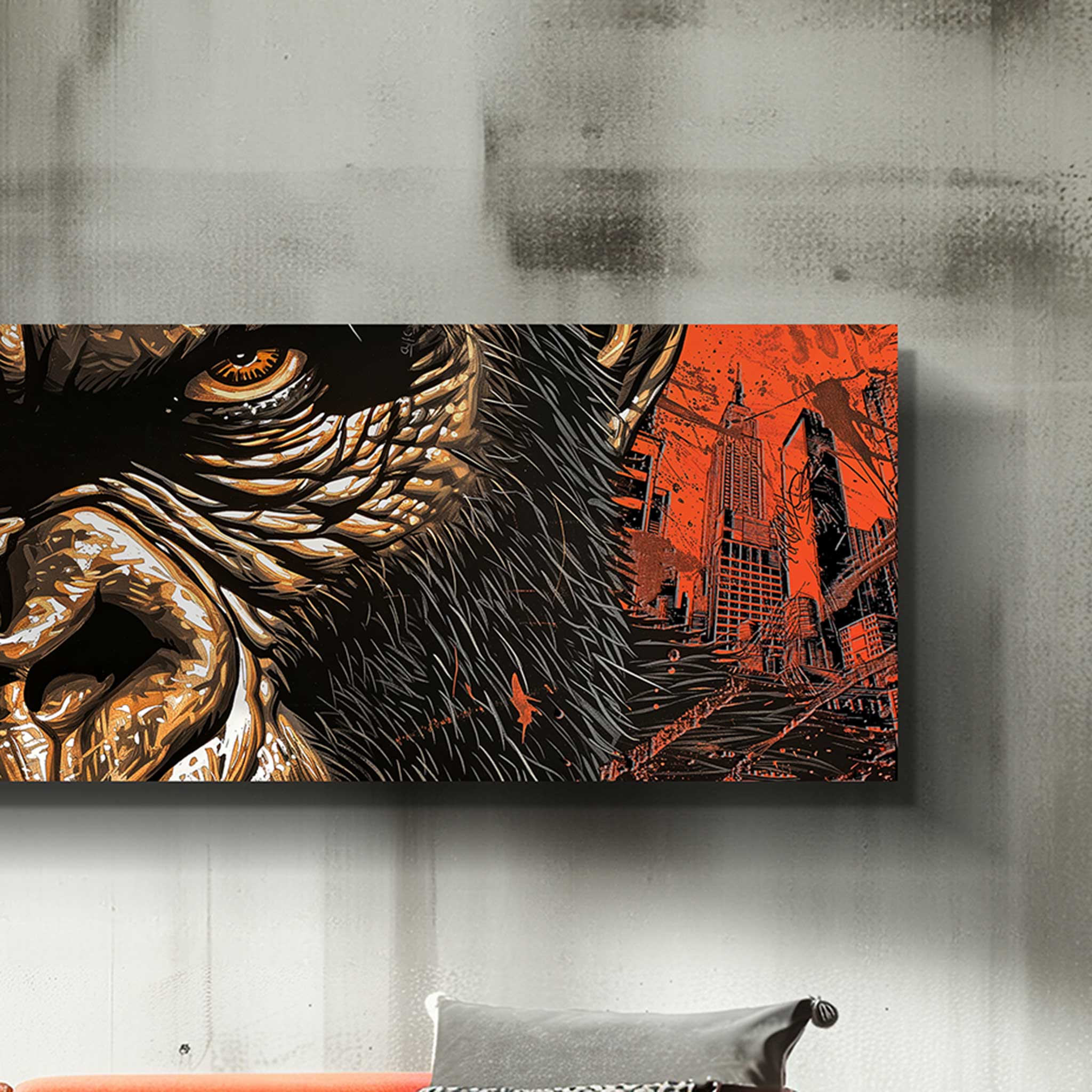 Comic-Illustration eines Gorilla-Gesichts mit intensiven orangefarbenen Augen, gezeichnet im groben Rasterstil vor urbaner Skyline mit Hochhäusern und rotem Hintergrund – Fine Art Print auf Aluminium Verbund
